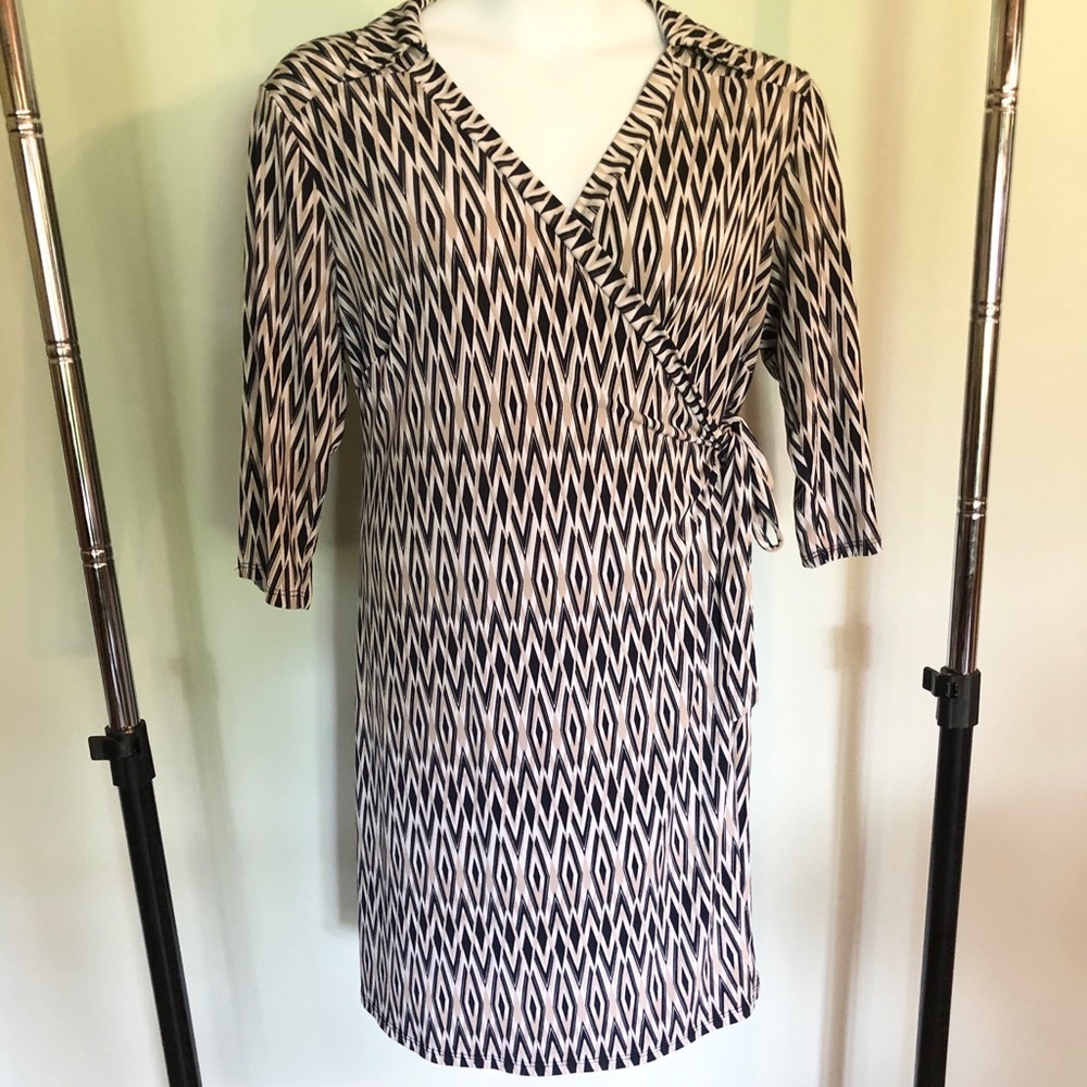 𝅺🍰 Plus! 🎈Le Lis Tan & Navy Wrap Dress Brown and Tan
